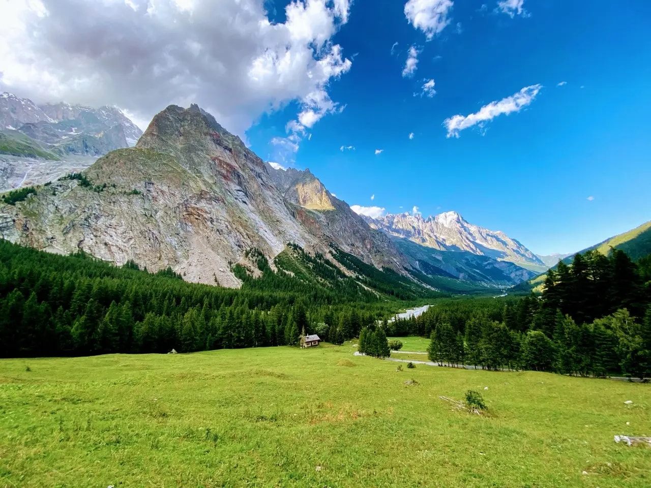 Wide view of the Mont Blanc massif - TMB is packed with absolutely stunning views Wide view of the Mont Blanc massif - TMB is packed with absolutely stunning views